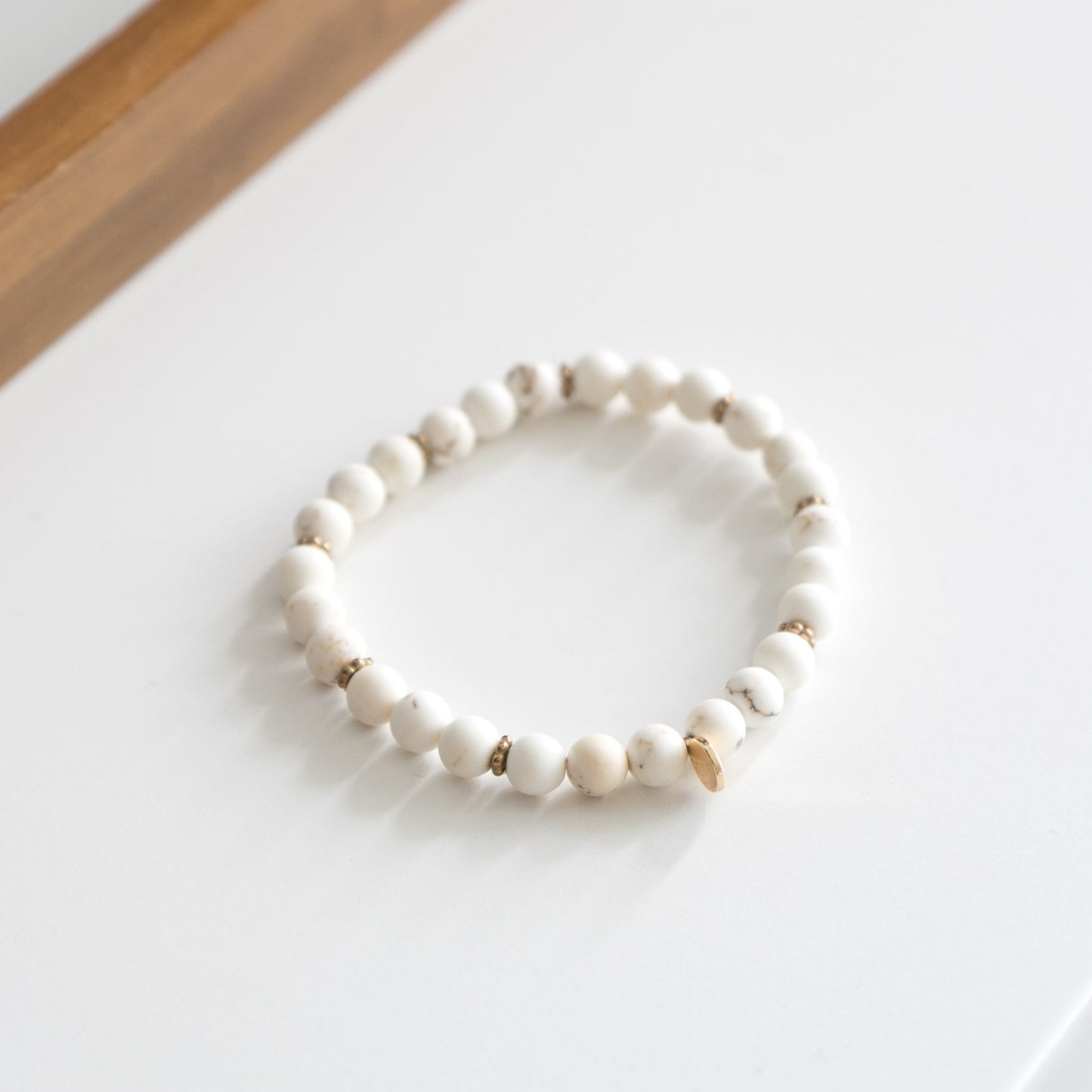Bracelet en perles d'howlite blanche